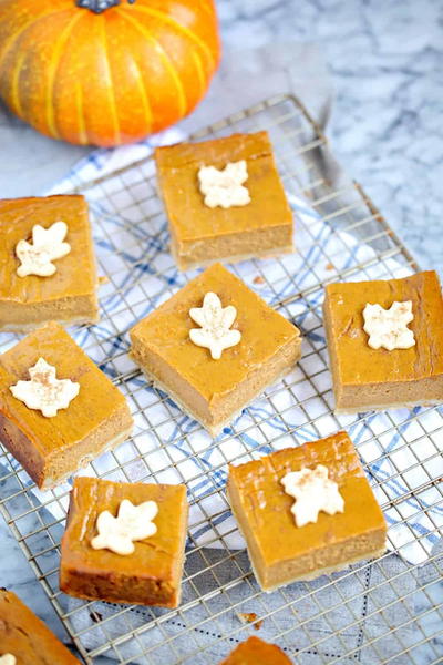 Pumpkin Pie Shortbread Bars