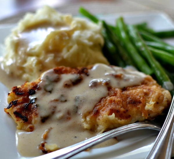 Pan Fried Chicken with Creamy Gravy Pan Fried Chicken with Creamy Gravy