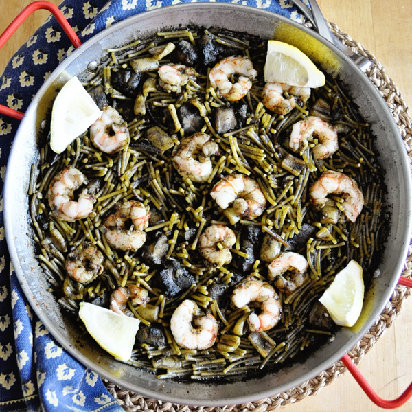 One-Pan Spanish Seafood Pasta Fideu with Squid Ink One-Pan Spanish Seafood Pasta ¨Fideuਠwith Squid Ink