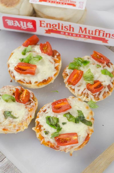 Easy English Muffin Pizzas Easy English Muffin Pizzas