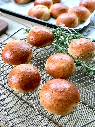 Easy Wholemeal Homemade Burger Buns