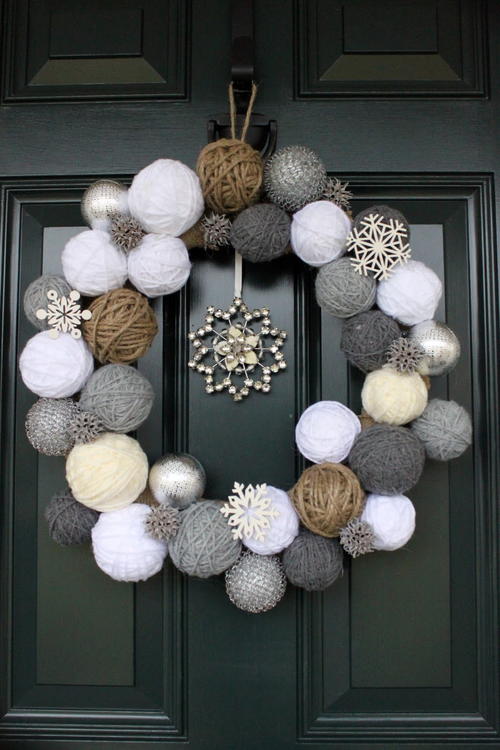 Yarn Snowball Wreath Yarn Snowball Wreath