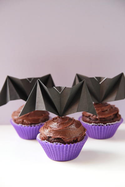 DIY Origami Bat Cupcake Toppers DIY Origami Bat Cupcake Toppers