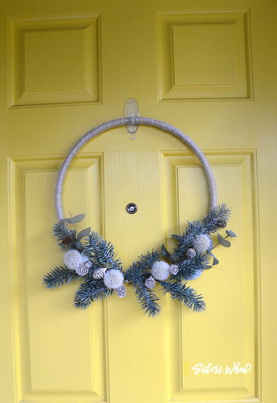 Modern and Simple Christmas Wreath Modern and Simple Christmas Wreath
