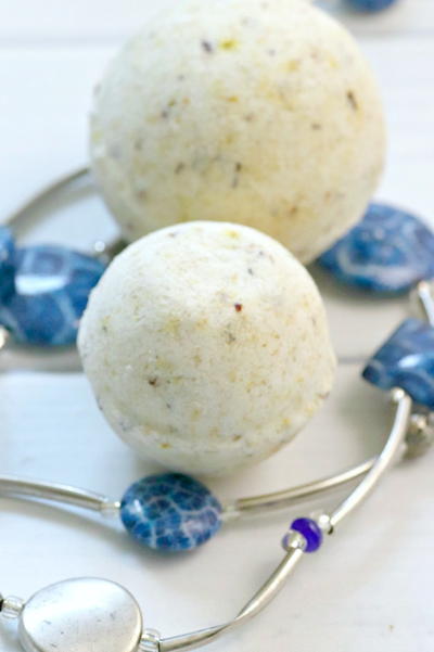 Herbal Bath Bomb With Chamomile and Hibiscus DIY Herbal Bath Bomb With Chamomile and Hibiscus DIY