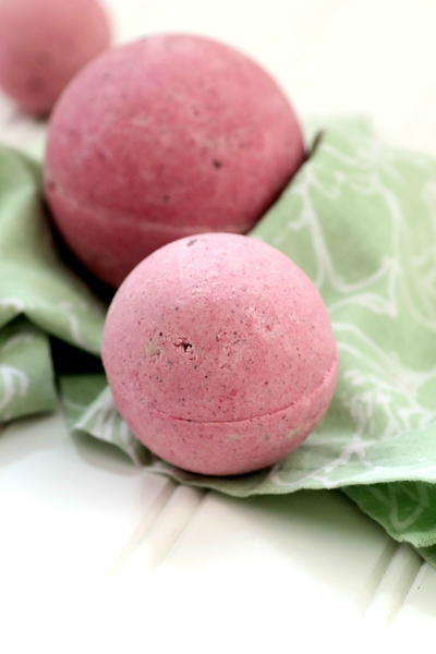 Vitamin C Bath Bomb DIY with Beet Powder