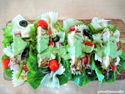Lettuce wraps with chicken and pasta salad Lettuce wraps with chicken and pasta salad