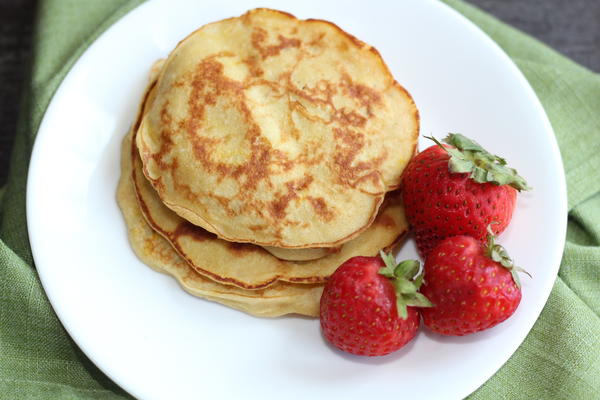 4 INGREDIENT BANANA PANCAKES