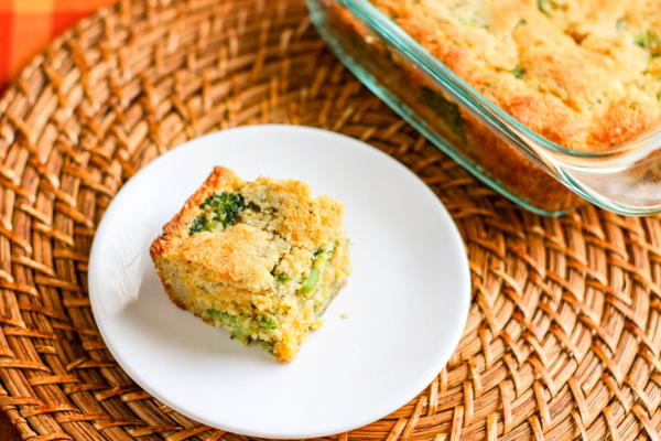 LOW-CARB BROCCOLI CHEDDAR CORNBREAD LOW-CARB BROCCOLI CHEDDAR CORNBREAD