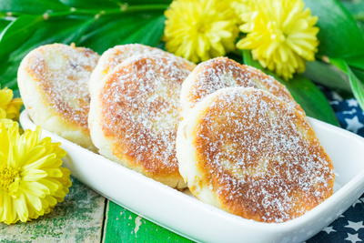 Russian Cheese Pancakes with Rice Flour and Raisins Russian Cheese Pancakes with Rice Flour and Raisins