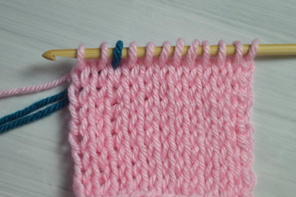Image shows the first step for changing color in the return pass in Tunisian crochet.