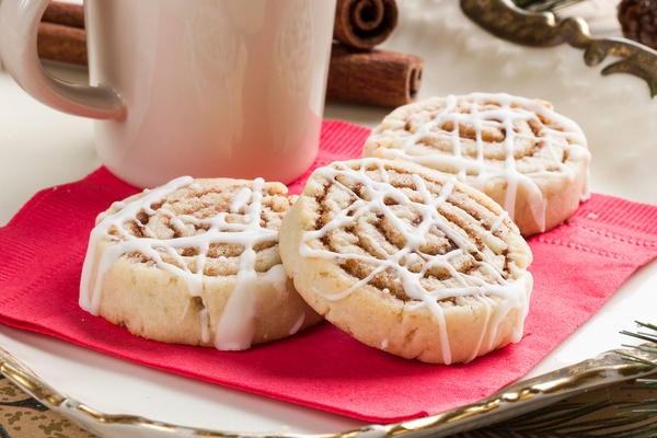 Mrs Claus Cinnamon Roll Cookies