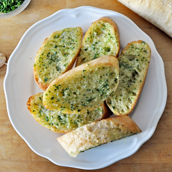 Restaurant-style Garlic Bread In Under 10 Minutes Restaurant-style Garlic Bread In Under 10 Minutes