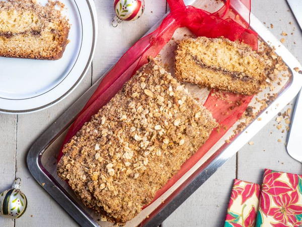 Coffee Cake With Cinnamon Oats Crumble Coffee Cake With Cinnamon & Oats Crumble