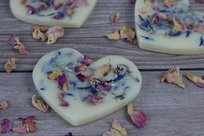 Wax Air Freshener With Dried Flowers