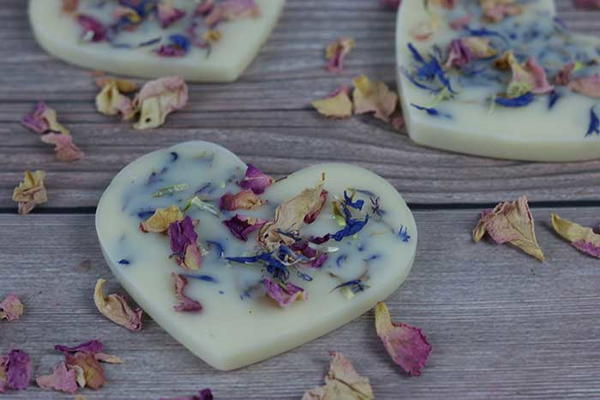 Wax Air Freshener With Dried Flowers Wax Air Freshener With Dried Flowers