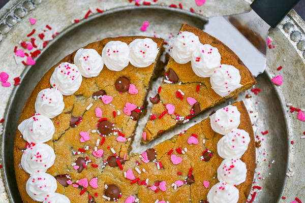 Marvelous Chocolate Chip Party Cookie Cake Marvelous Chocolate Chip Party Cookie Cake