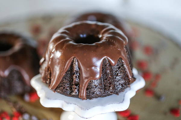 Mini Decadent Chocolate Ganache Bundt Cakes Mini Decadent Chocolate Ganache Bundt Cakes