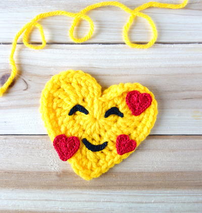 Crochet Heart Emoji – Smiling Face With Hearts