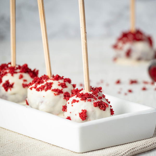 Red Velvet White Chocolate Cake Pops Red Velvet & White Chocolate Cake Pops