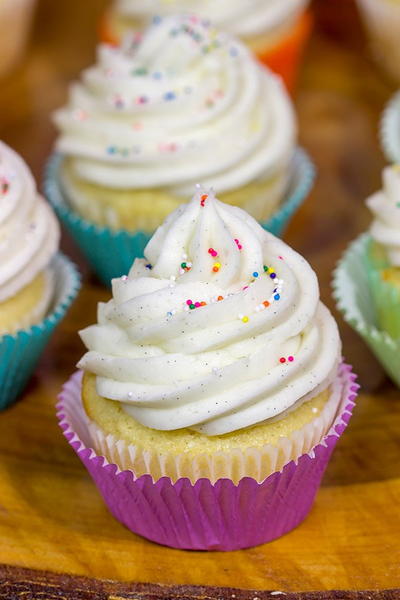 Vanilla Cupcakes With Vanilla Bean Frosting Vanilla Cupcakes With Vanilla Bean Frosting