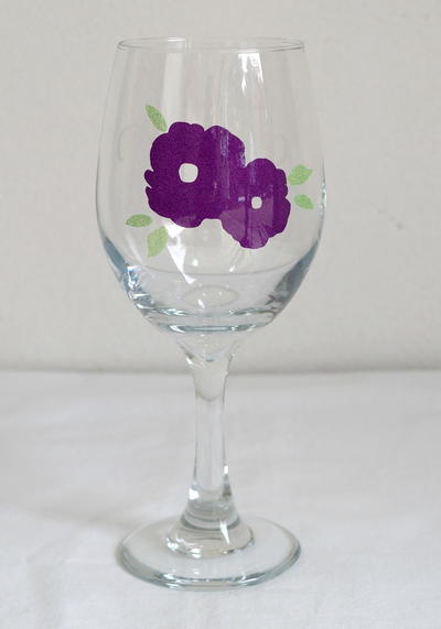 DIY Personalized Wine Glasses with Vinyl