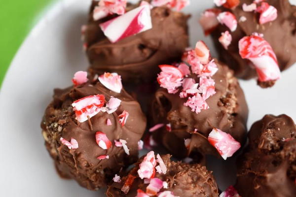 No-Bake Chocolate Peppermint Balls No-Bake Chocolate Peppermint Balls