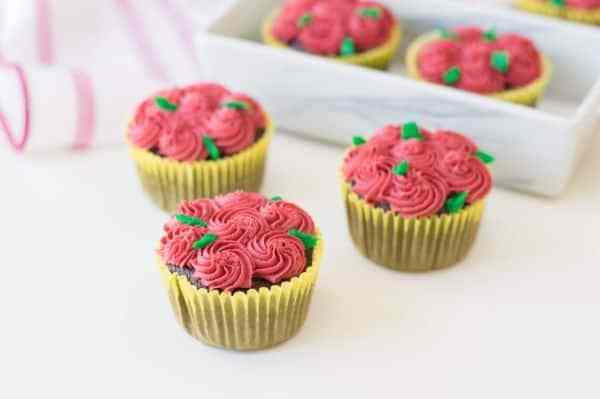 Red Rose Cupcakes Red Rose Cupcakes