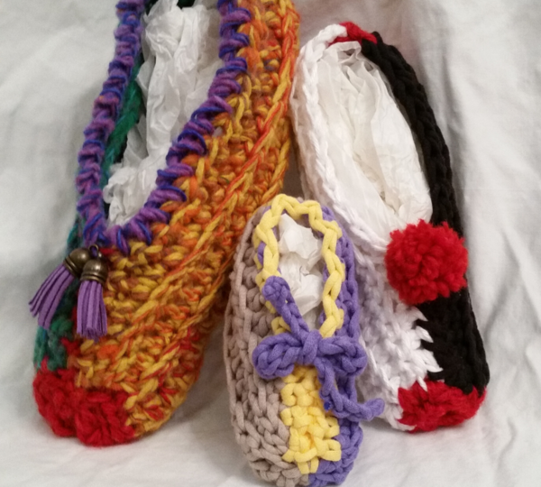 Image shows the quick crochet slippers in various sizes and colors.