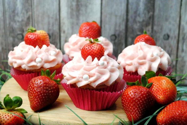 Strawberry Cream Cheese Cupcakes Strawberry Cream Cheese Cupcakes