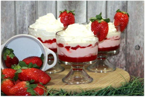 Red Velvet Cookie And Strawberry Parfait Red Velvet Cookie And Strawberry Parfait