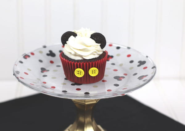 Easy Mickey Mouse Hot Cocoa Cupcakes With Marshmallow Buttercream Frosting Easy Mickey Mouse Hot Cocoa Cupcakes With Marshmallow Buttercream Frosting
