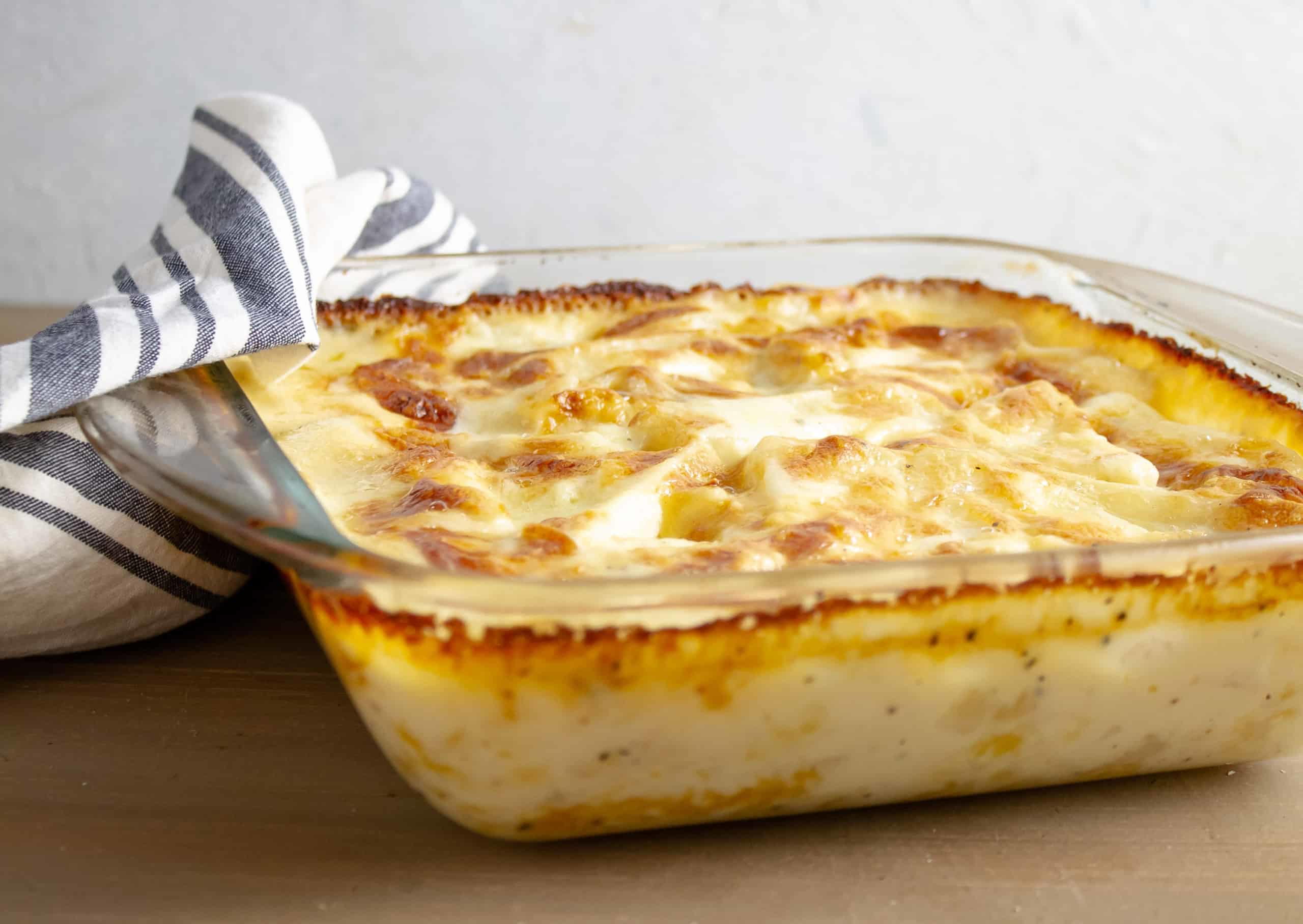 Yummy And Easy Cheese Potato Bake | RecipeLion.com