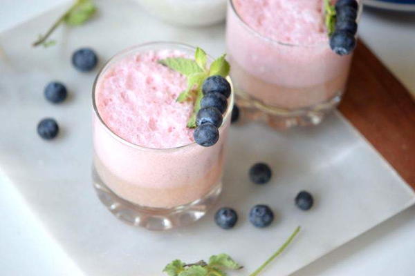 Berry Mint Yogurt Smoothie Berry Mint Yogurt Smoothie