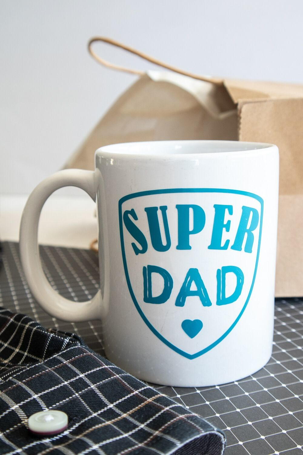 Cricut Diy Super Dad Father’s Day Mug | AllFreeHolidayCrafts.com