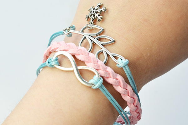 Beebeecraft Tutorials On How To Make Braided Faux Suede Bracelet Beebeecraft Tutorials On How To Make Braided Faux Suede Bracelet