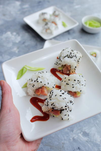 Spicy Tuna Sushi Roll Spicy Tuna Sushi Roll