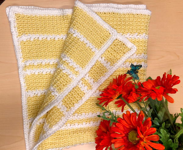 Pretty Crochet Mesh And Berry Baby Blanket Pretty Crochet Mesh And Berry Baby Blanket
