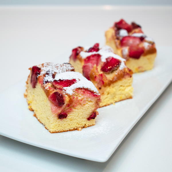 Low-Sugar Fluffy Strawberry Sheet Cake Low-Sugar Fluffy Strawberry Sheet Cake
