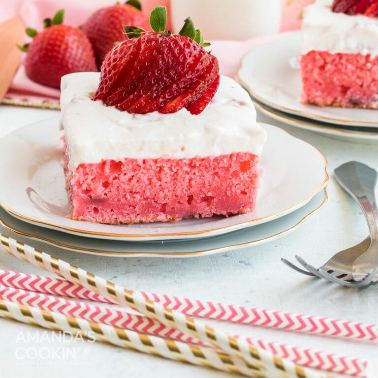 Strawberry Cake | TheBestDessertRecipes.com