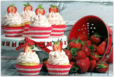 Strawberries And Cream Cupcakes
