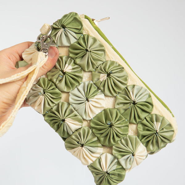 How To Make A Diy Wristlet With Fabric Scraps How To Make A Diy Wristlet With Fabric Scraps