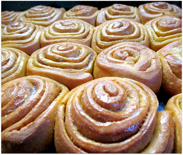 Heavenly Pumpkin And Spiced Apple Cinnabon Rolls Heavenly Pumpkin And Spiced Apple Cinnabon Rolls
