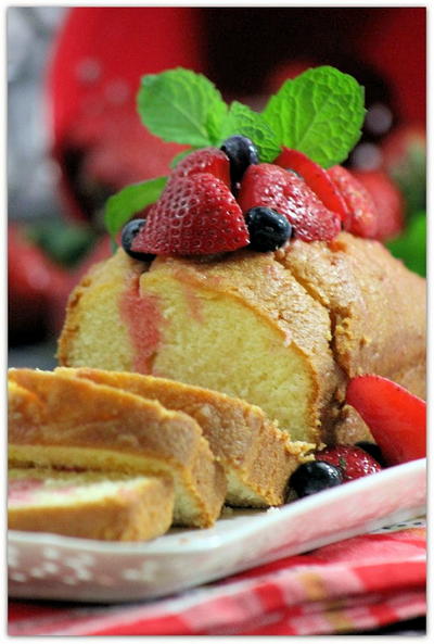 Vanilla Pound Cake With Berry Medley