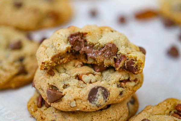 Bakery-style Milk Chocolate Chip Toffee Pecan Cookies Bakery-style Milk Chocolate Chip Toffee Pecan Cookies