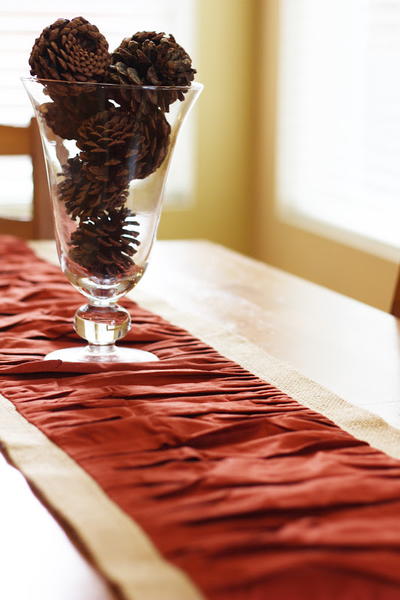 DIY Ruffled Burlap Table Runner DIY Ruffled Burlap Table Runner