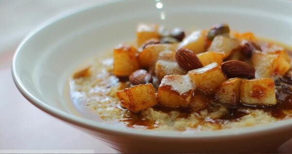 Oatmeal Recipe With Caramelized Pears And Nuts