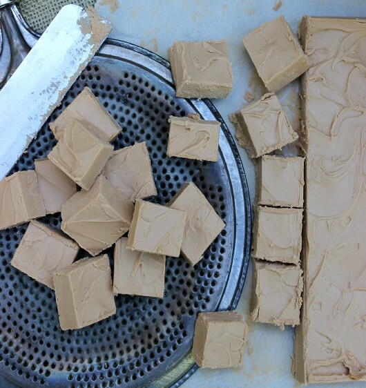 2-Ingredient Caramel Apple Fudge 2-Ingredient Caramel Apple Fudge