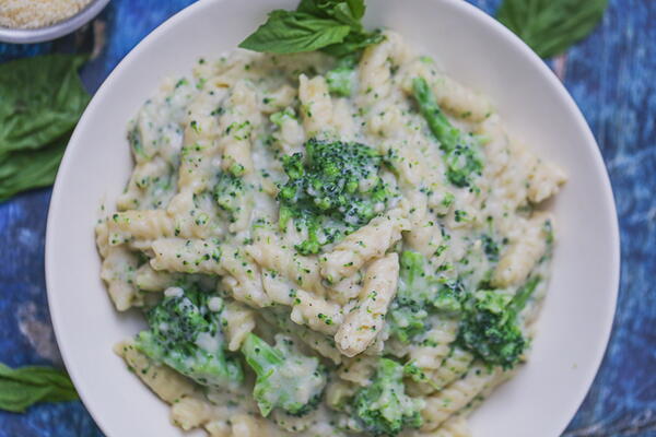 Creamy Alfredo Broccoli Pasta Creamy Alfredo Broccoli Pasta