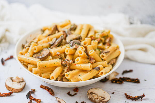 Smoked Gouda Sun-dried Tomato Mushroom Pasta Smoked Gouda Sun-dried Tomato Mushroom Pasta
